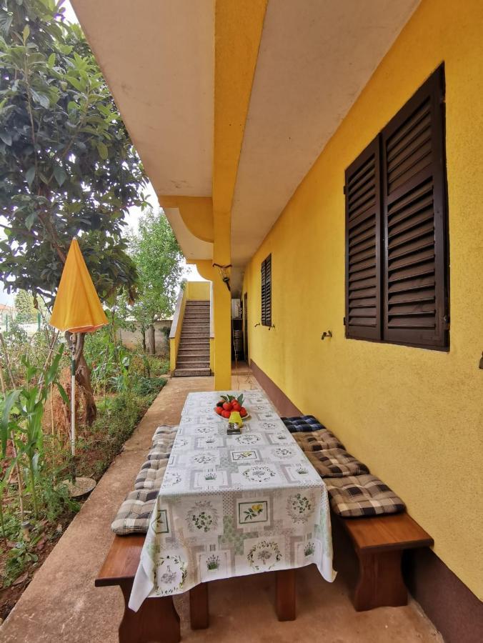 Apartment Dalmatini Tar-Vabriga エクステリア 写真