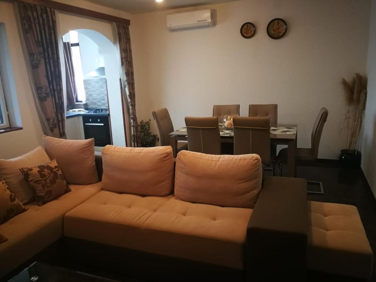 Apartment Dalmatini Tar-Vabriga エクステリア 写真